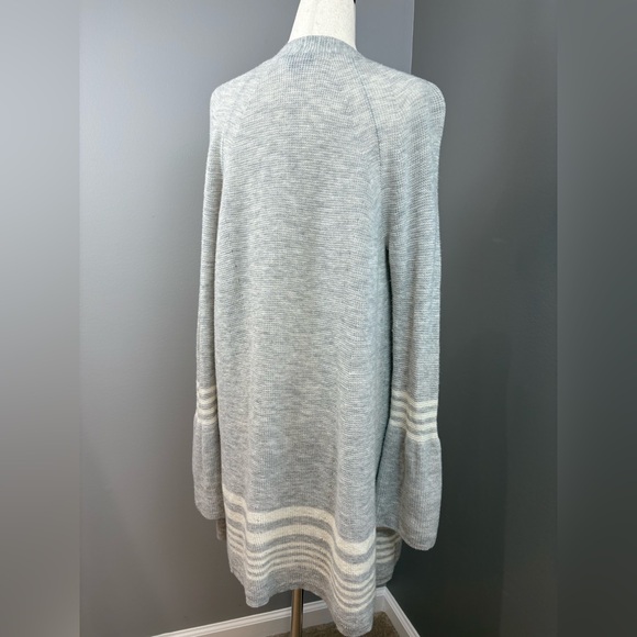 Vineyard Vines 100% Merino Wool Long Line Cardigan Size M Grey & Cream Soft - Picture 4 of 9